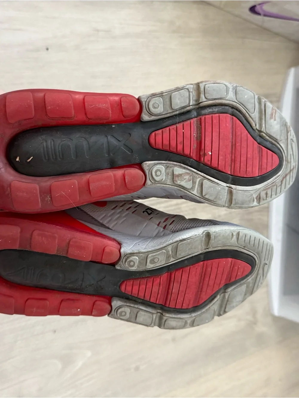 Nike Air Max 270 Wolf Grey University Red